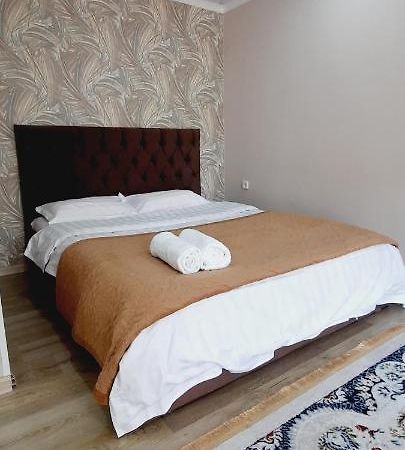 Cosy flat Lägenhet Semey Exteriör bild